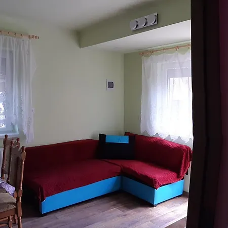 Rozsa Nyaralo Feriehus *