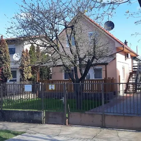Rozsa Nyaralo Holiday home *