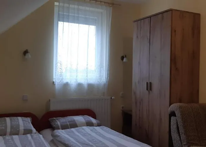 Rozsa Nyaralo Feriehus *
