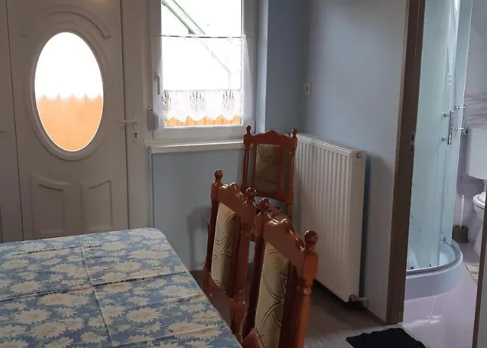 度假居 Rozsa Nyaralo