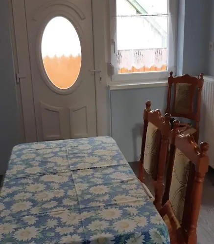 度假居 Rozsa Nyaralo